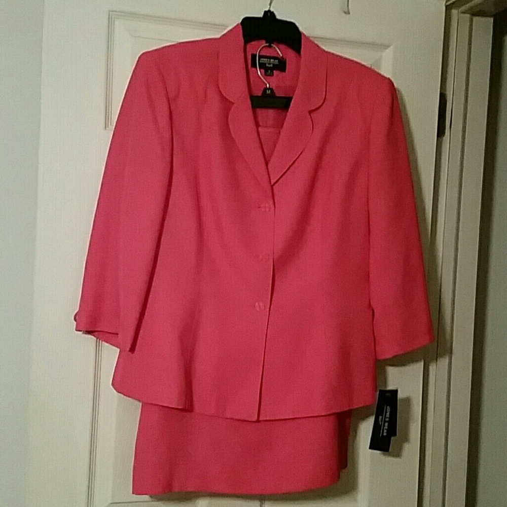 Jones Wear 2pc Suit jacket & skirt